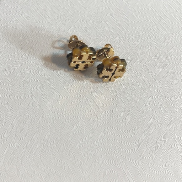 Tory Burch Flower Resin Stud Earrings tortoise - Picture 3 of 6